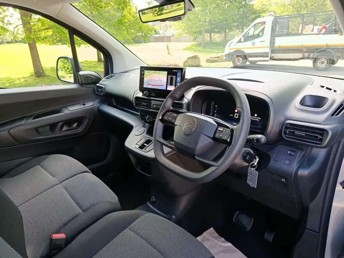 Usado Citroën e-Berlingo 98 kW (134 HP) 2024 Cinzento Monovolume