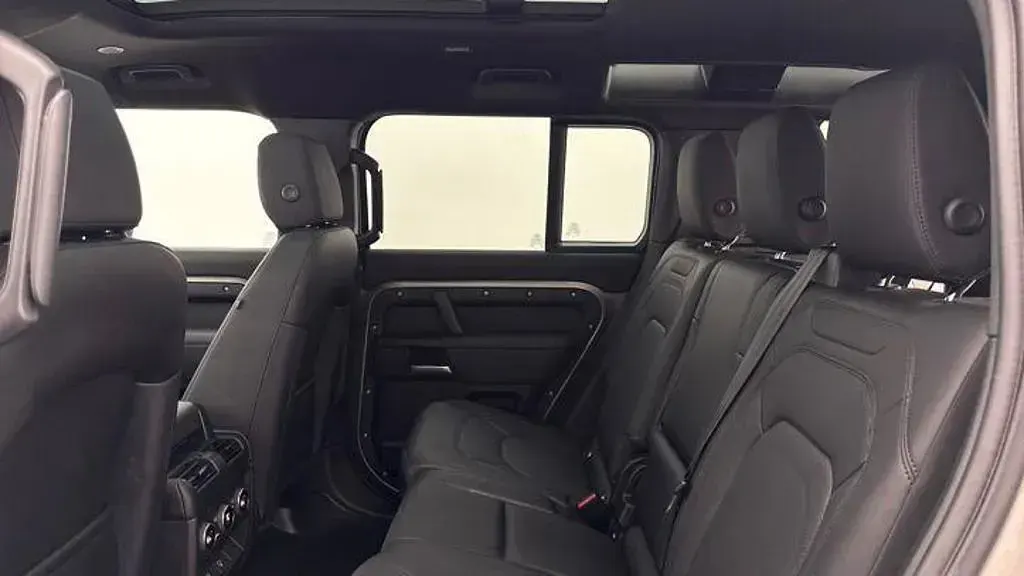 Used Land Rover Defender SE Dynamic 2024 Silver SUV