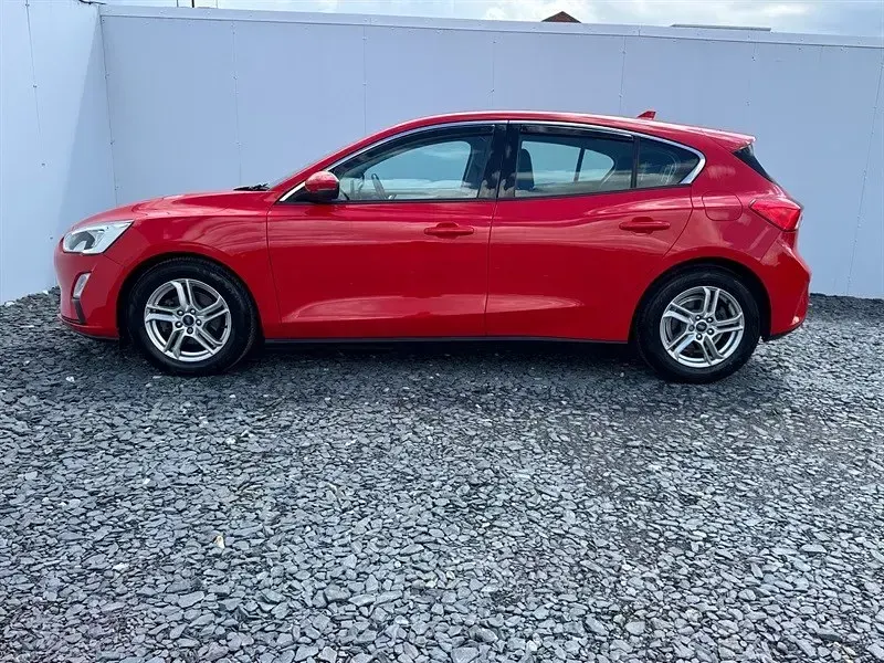 Used Ford Focus Zetec 100 HP (73 kW) 2018 Red Hatchback