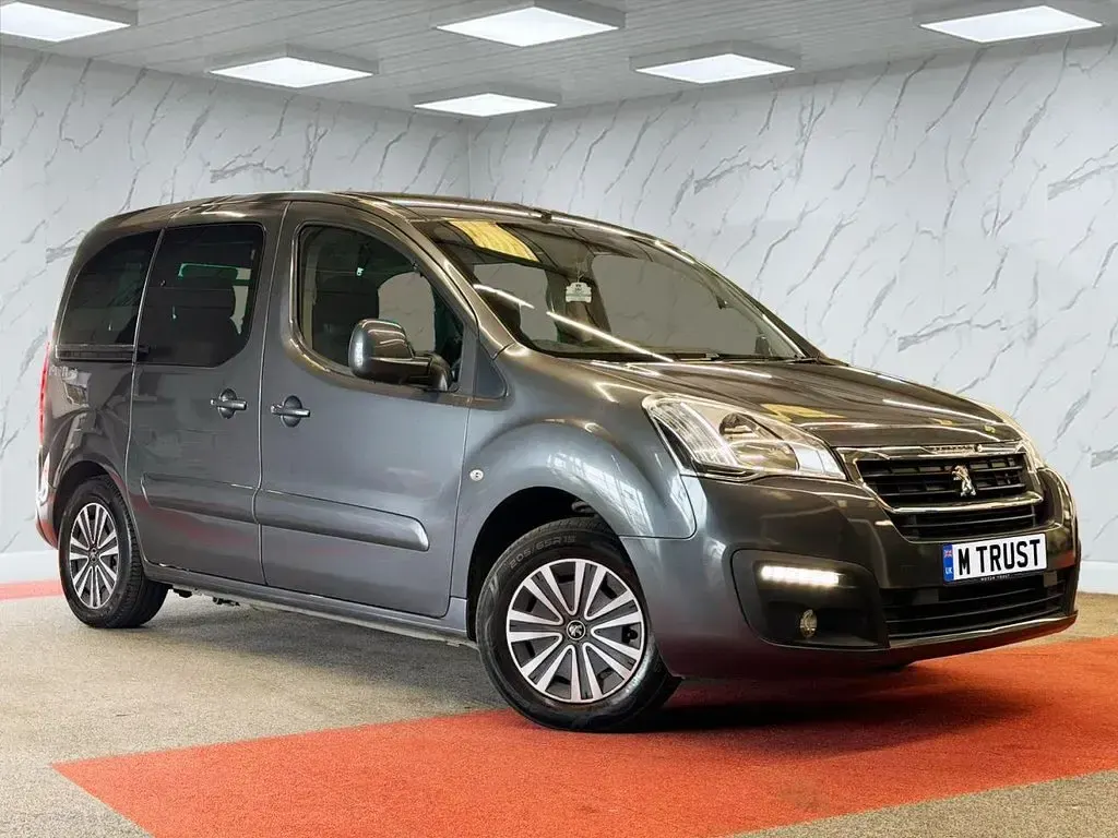 Used Peugeot Partner 100 HP (73 kW) 2016 Grey MPV