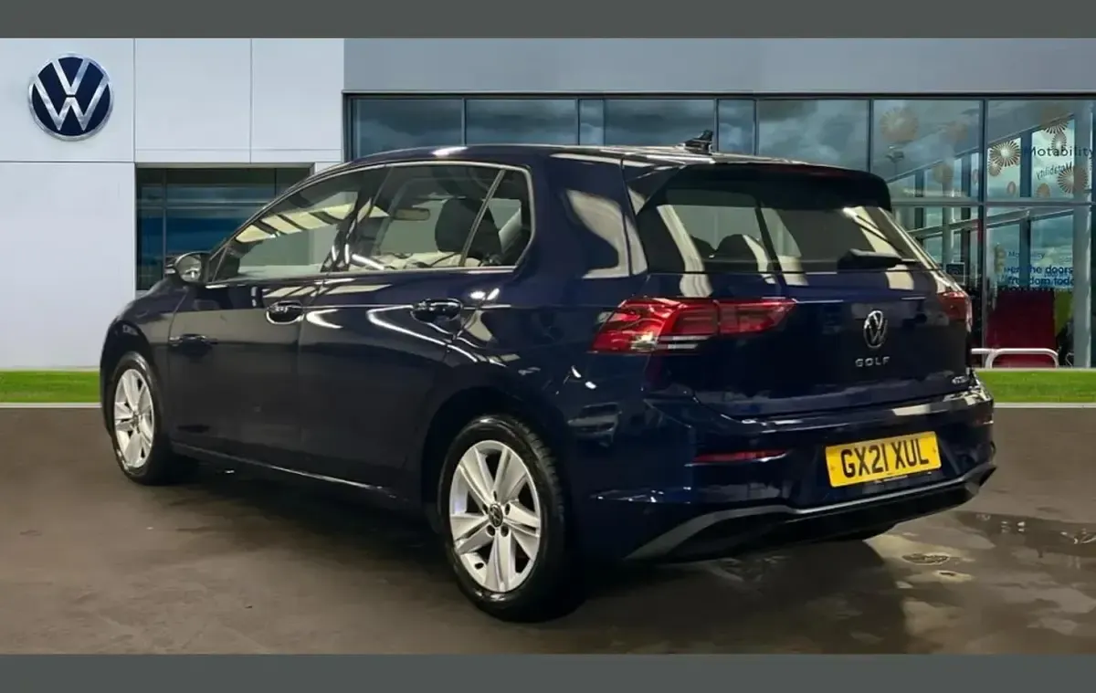 Second-hand VW Golf VIII Life 147 CP (108 kW) 2021 Albastru Hatchback