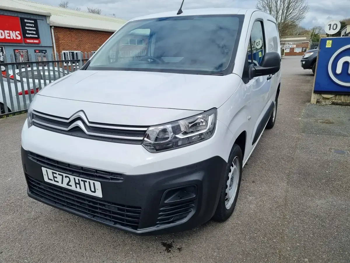 Used Citroën Berlingo 100 HP (73 kW) 2023 White MPV