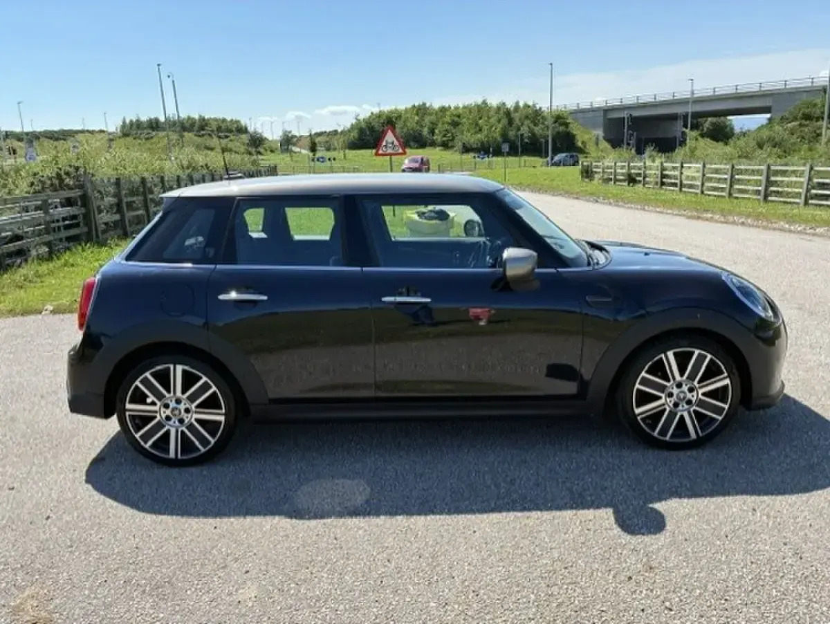 Used Mini Cooper Exclusive 134 HP (98 kW) 2022 Blue/black Hatchback