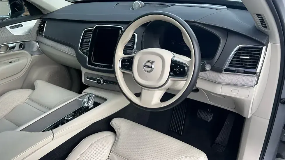 Begagnad Volvo XC90 Ultimate 300 HK (220 kW) 2024 Grå SUV