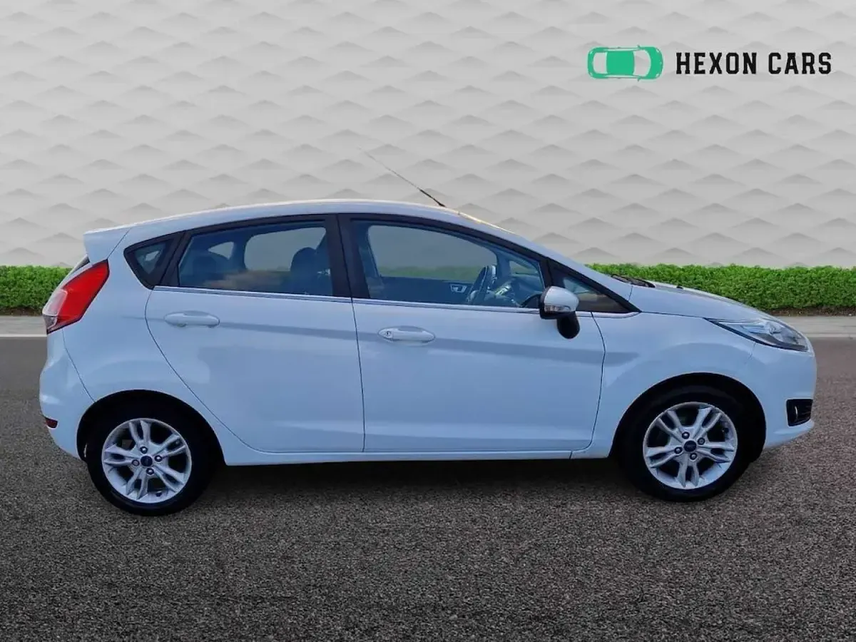Begagnad Ford Fiesta Zetec 82 HK (60 kW) 2016 Vit Halvkombi