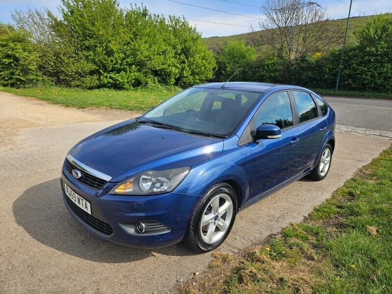 Blue Used 2009 Ford Focus Zetec Hatchback | £1,790 (Fair price) - Image 1/4