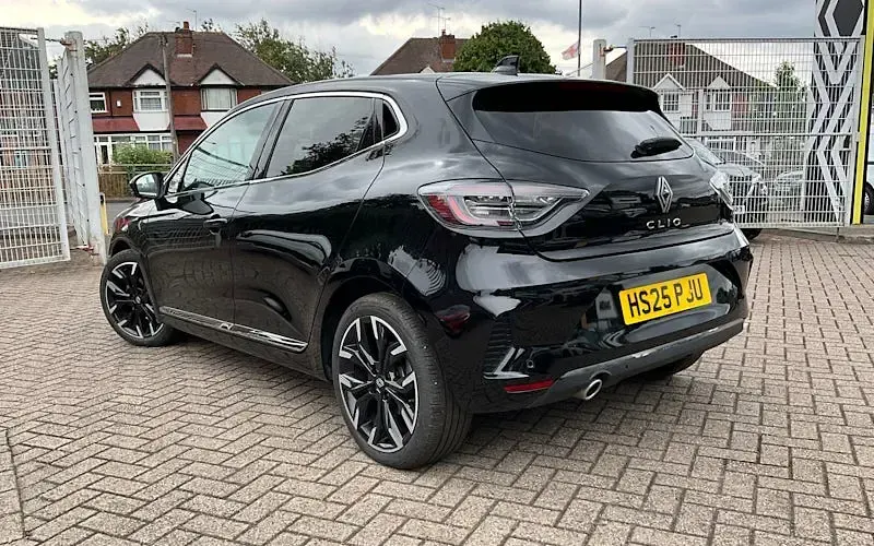 Used Renault Clio Techno 90 HP (66 kW) 2025 Black Hatchback