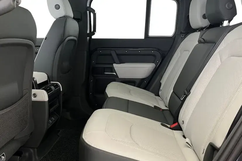 Used Land Rover Defender HSE Dynamic 350 HP (257 kW) 2026 Grey SUV