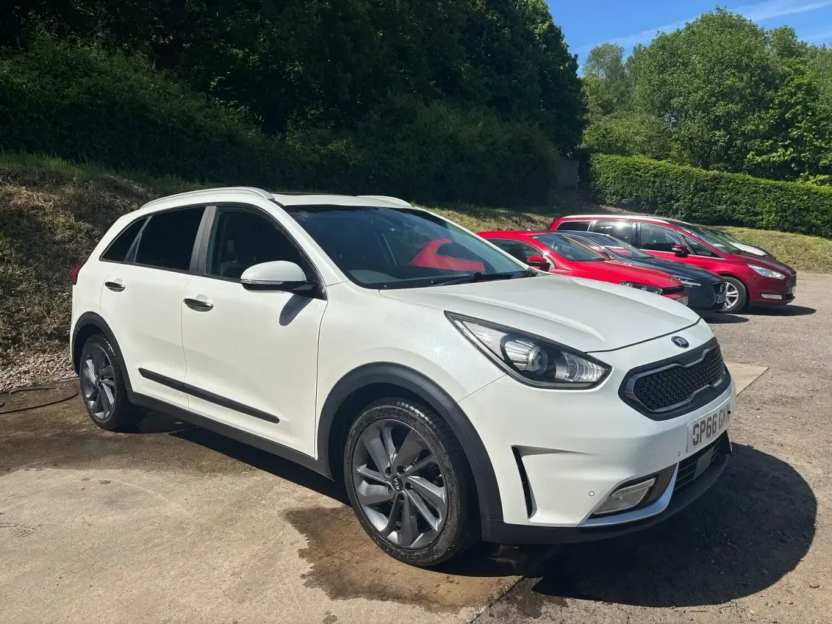 Used Kia Niro First Edition 141 HP (103 kW) 2016 White SUV
