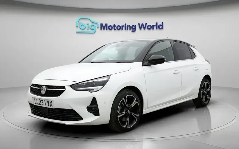 Used Vauxhall Corsa Ultimate 131 HP (96 kW) 2023 White Hatchback