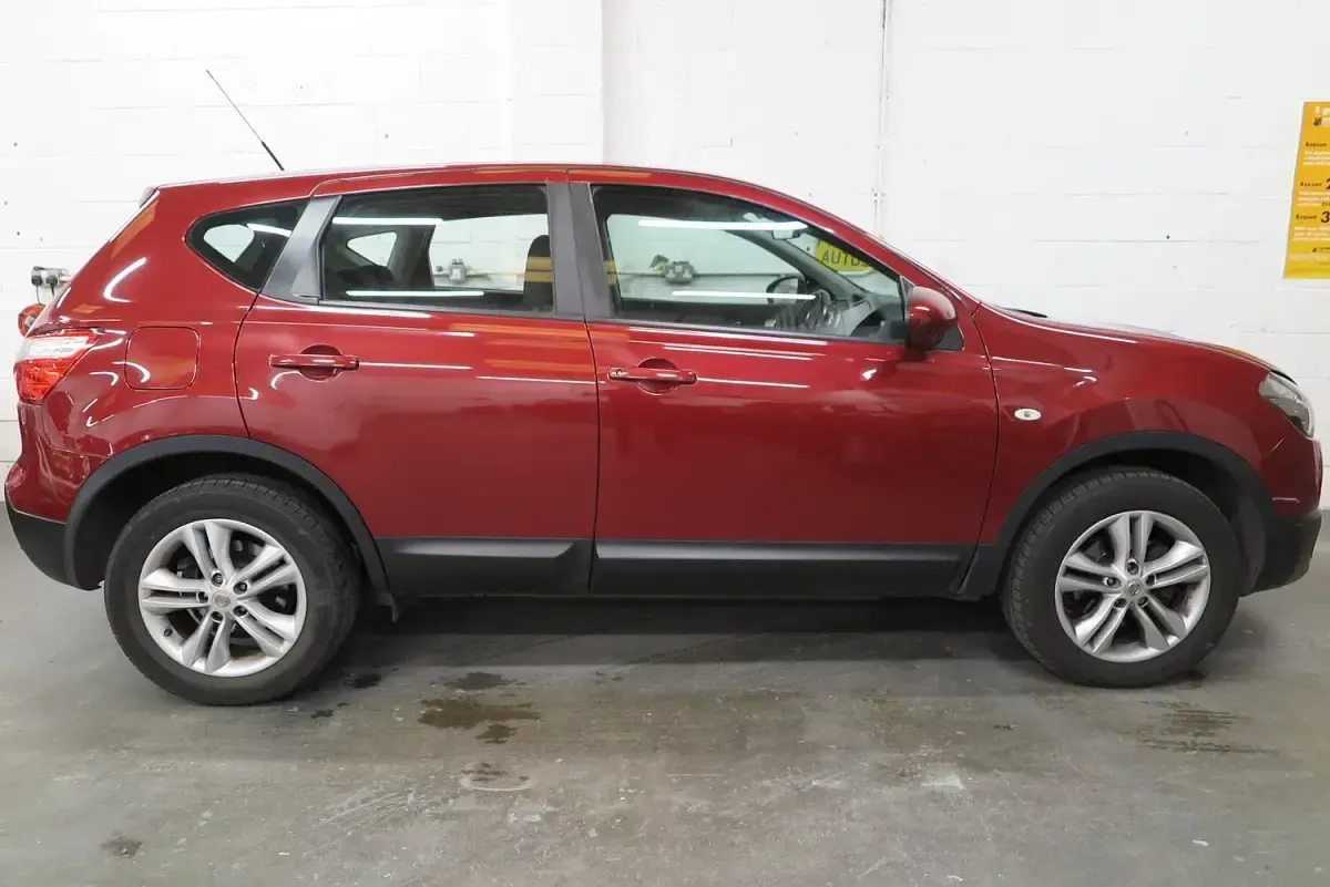 Used Nissan Qashqai Acenta 110 HP (80 kW) 2012 Red SUV