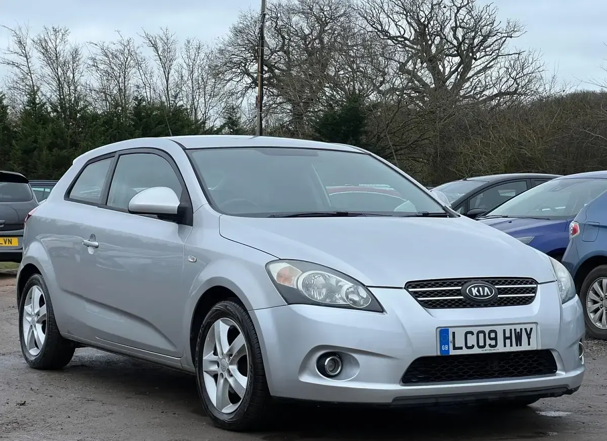 Used Kia ProCeed 89 HP (65 kW) 2009 Silver Hatchback