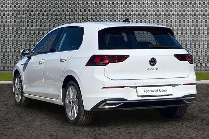 Second-hand VW Golf VIII 150 CP (110 kW) 2022