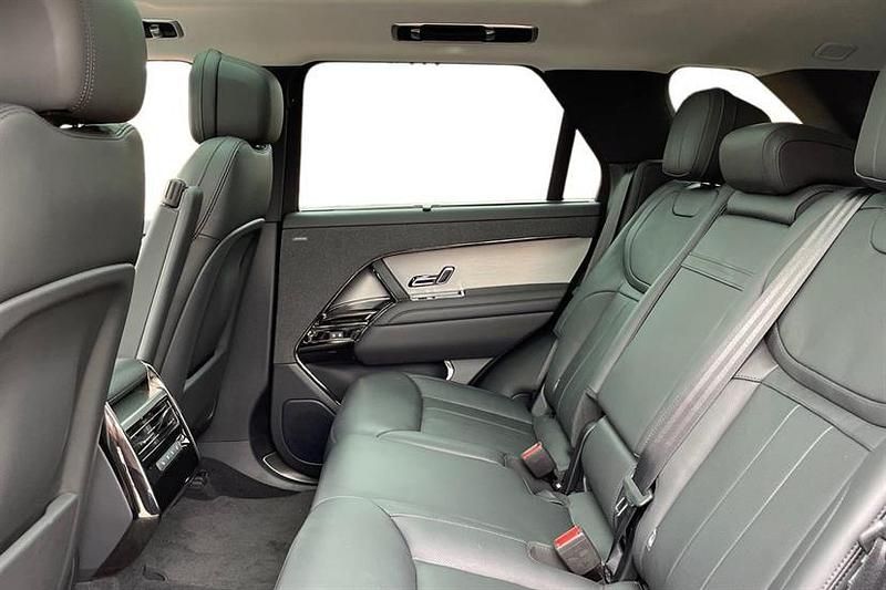 Second-hand Land Rover Range Rover Sport SE Dynamic 440 CP (323 kW) 2023 Negru SUV