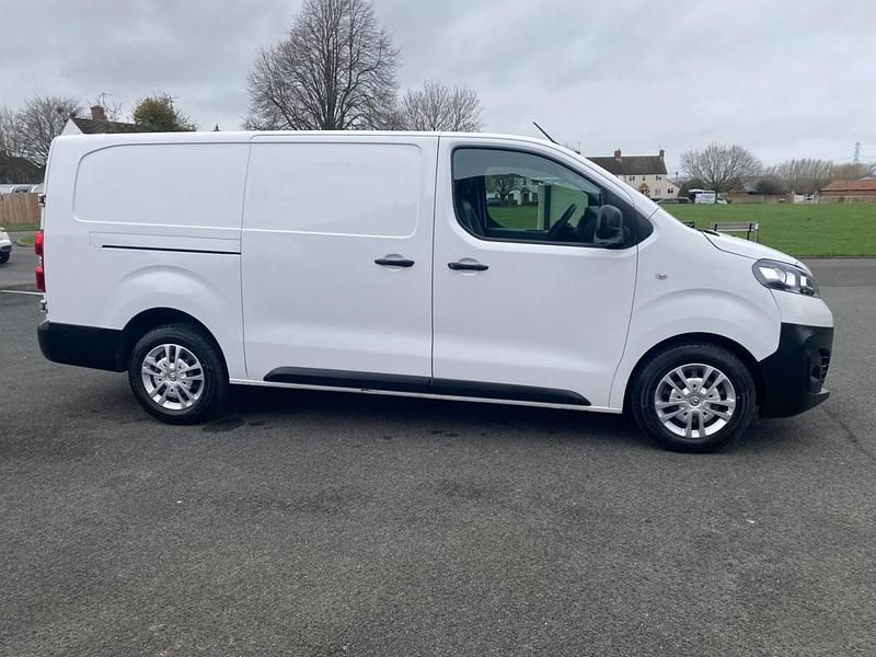 Used Vauxhall Vivaro 100 HP (73 kW) 2020 White MPV
