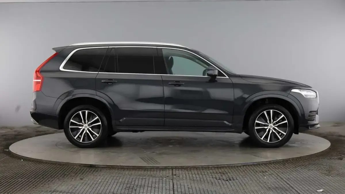 Used Volvo XC90 Momentum 235 HP (172 kW) 2021 SUV