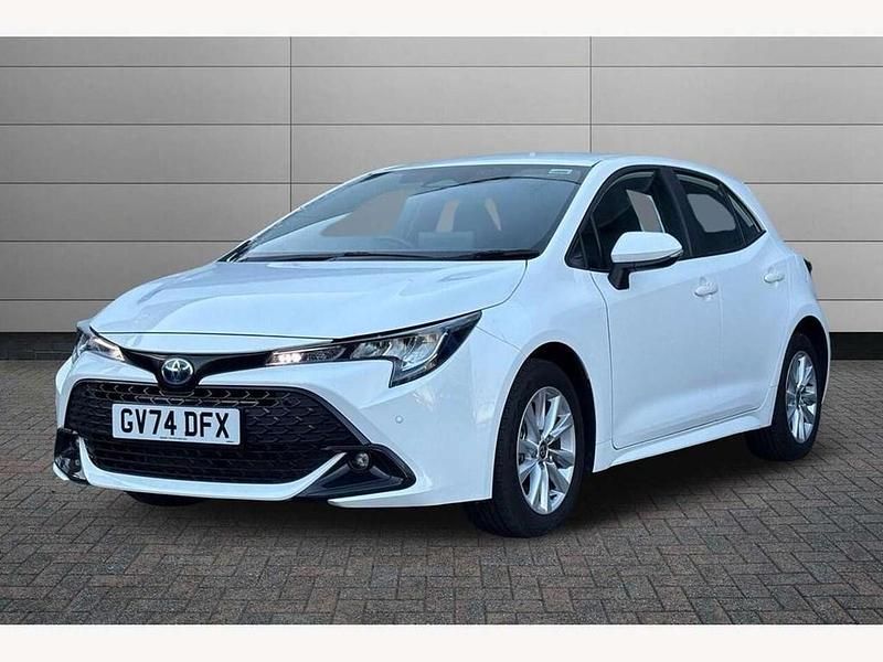 Used Toyota Corolla 140 HP (102 kW) 2024 White Hatchback