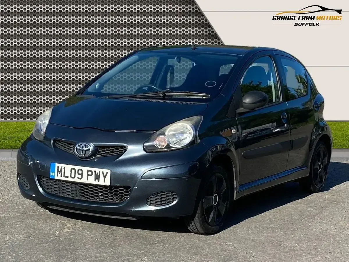 Used Toyota Aygo 67 HP (49 kW) 2009 Grey Hatchback