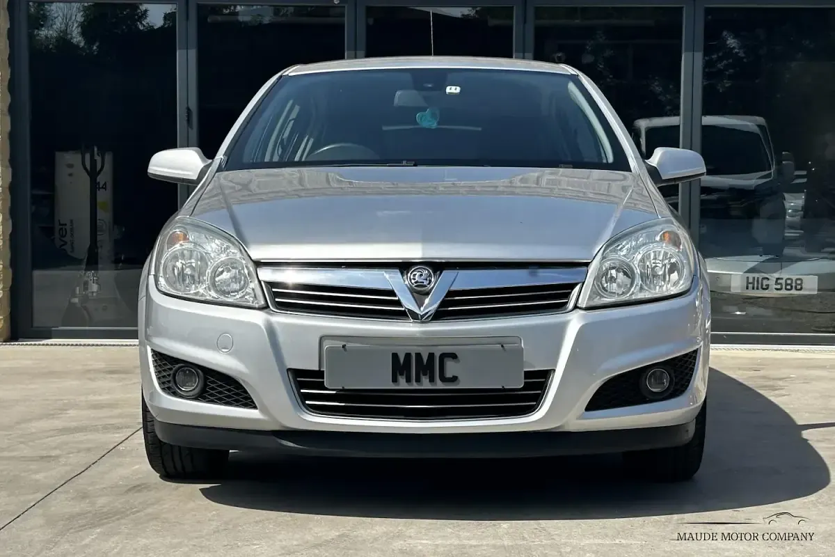 Used Vauxhall Astra SRi 138 HP (101 kW) 2007 Silver Hatchback