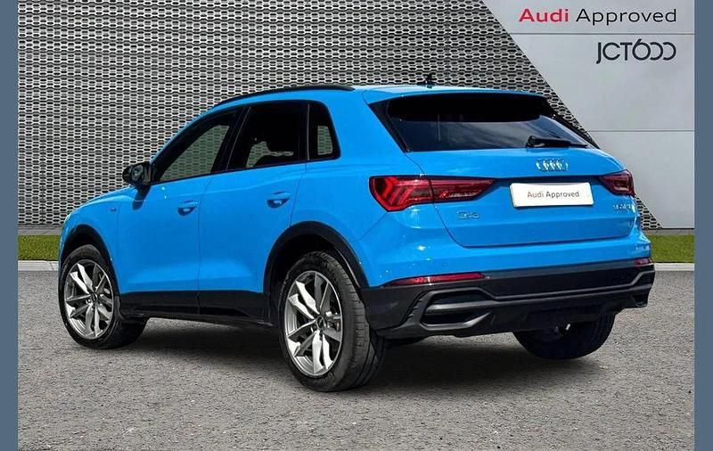 Używany Audi Q3 Black Edition 150 KM (110 kW) 2022 Niebieski SUV