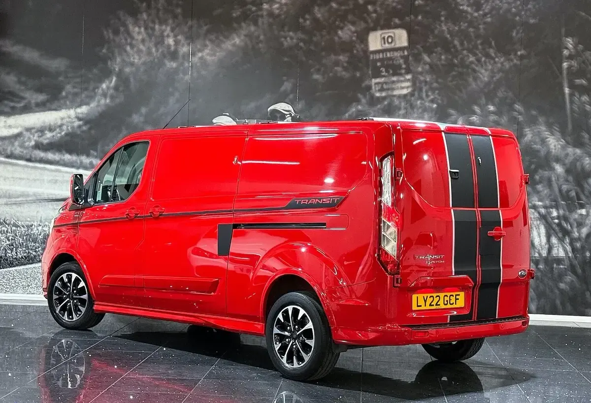 Used Ford Transit Custom Sport 170 HP (125 kW) 2022 Red Van