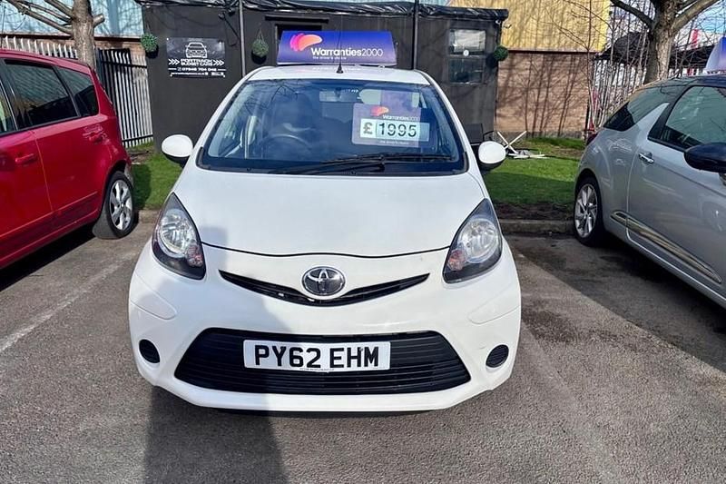 Begagnad Toyota Aygo 68 HK (50 kW) 2012 Vit Halvkombi