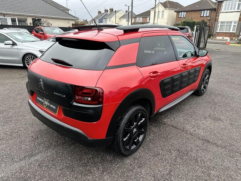Used Citroën C4 Cactus Flair 100 HP (73 kW) 2015 Red Hatchback