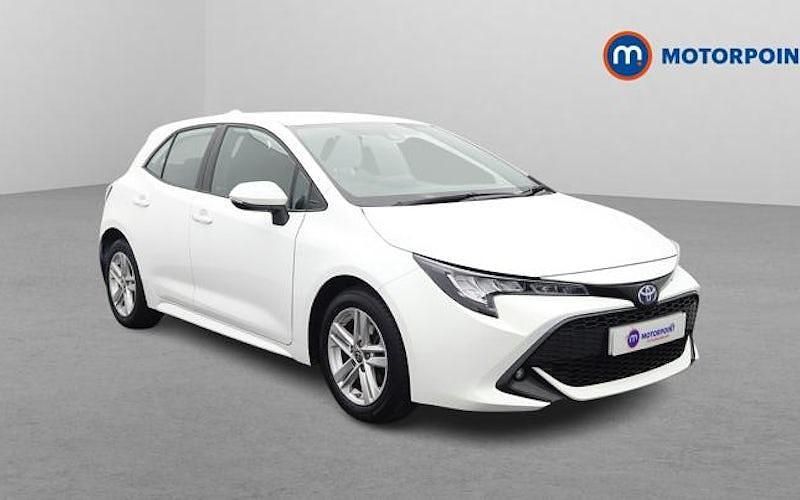 Used Toyota Corolla 122 HP (89 kW) 2022 White Hatchback