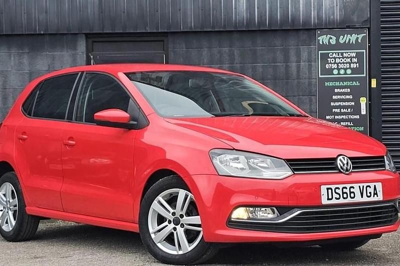 Used VW Polo Match 75 HP (55 kW) 2016 Red Hatchback