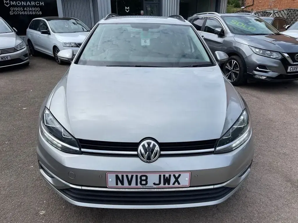 Begagnad VW Golf VII SE 110 HK (80 kW) 2018 Silver Kombi