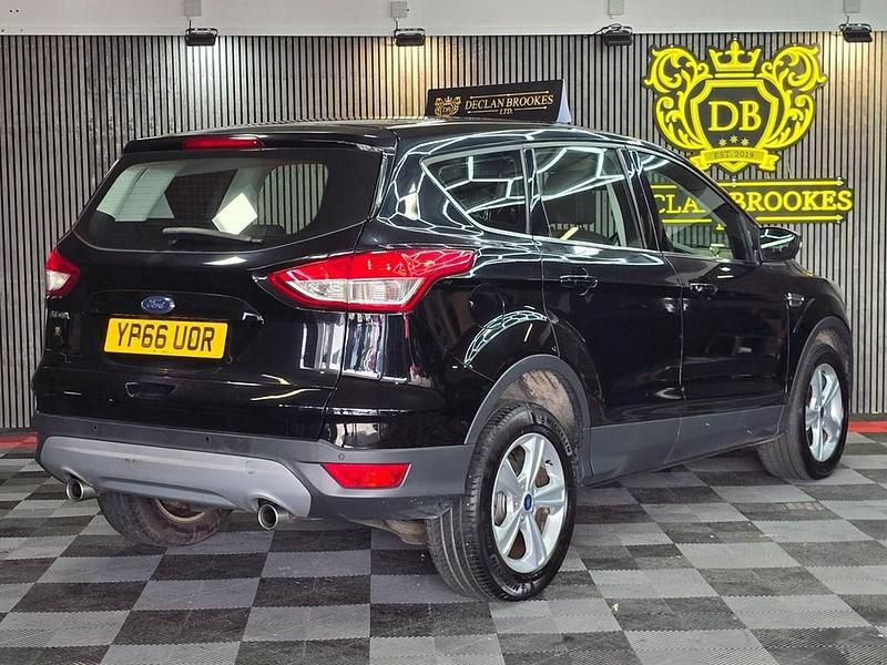 Begagnad Ford Kuga Zetec 150 HK (110 kW) 2016 Svart SUV