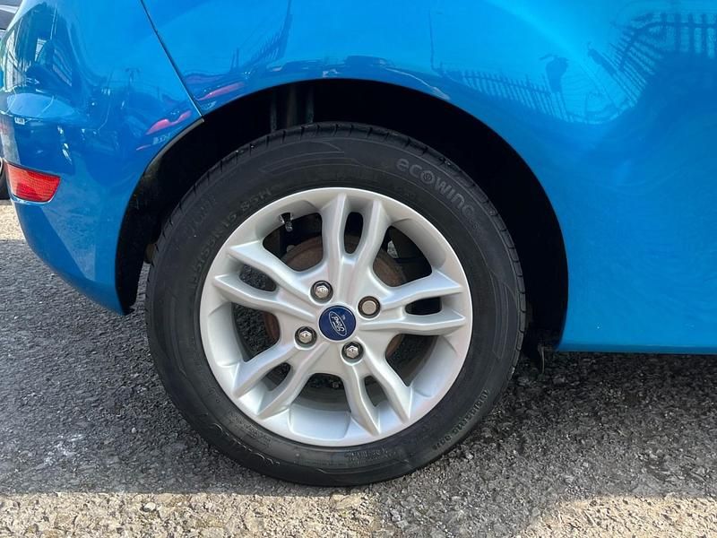 Used Ford Fiesta Zetec 82 HP (60 kW) 2017 Blue Hatchback
