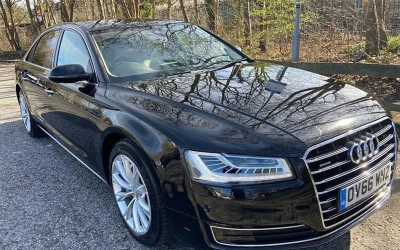 Used Audi A8 Comfort 262 HP (192 kW) 2016 Black Sedan