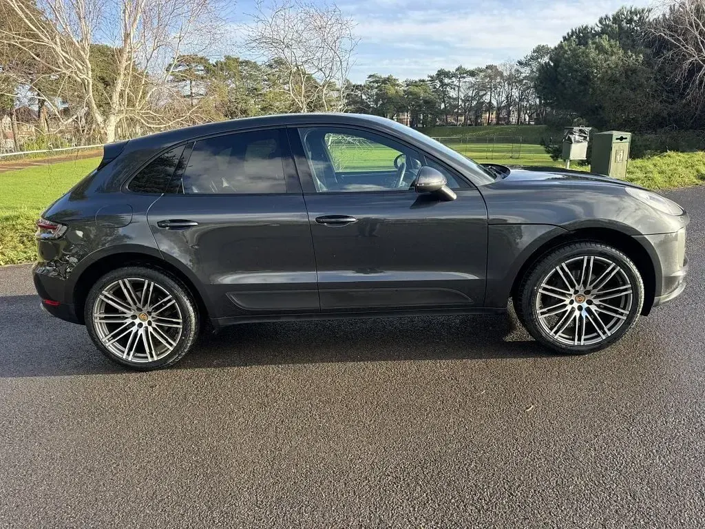 Used Porsche Macan 245 HP (180 kW) 2020 Grey SUV