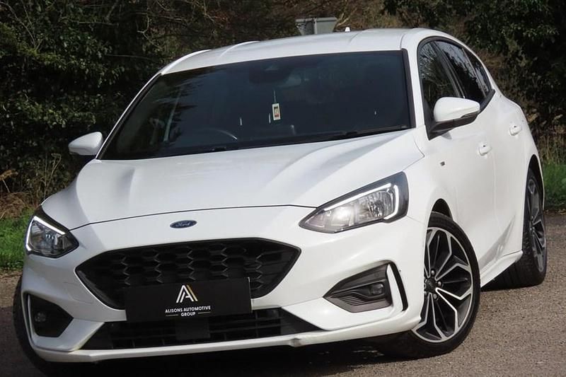 Used Ford Focus ST-Line X 182 HP (133 kW) 2019 White Hatchback