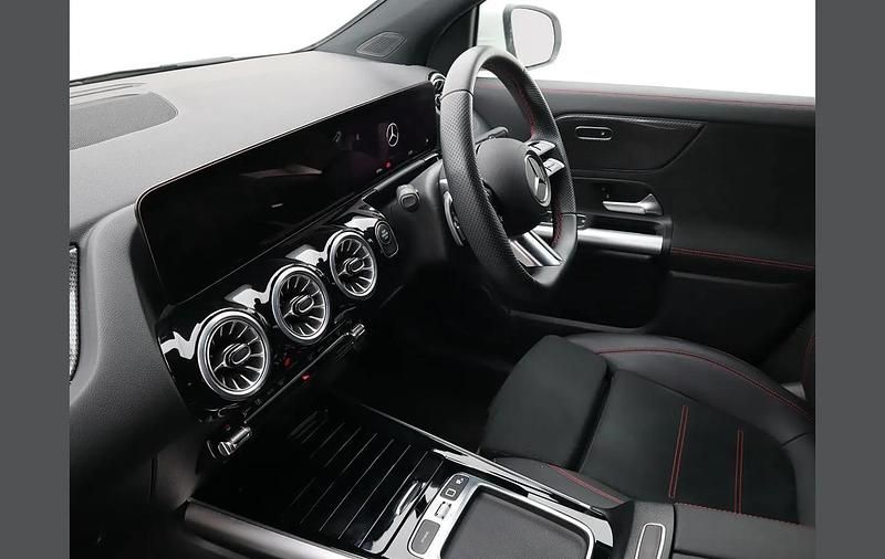 Usado Mercedes GLA250 Executive 214 HP (157 kW) 2025 Branco SUV