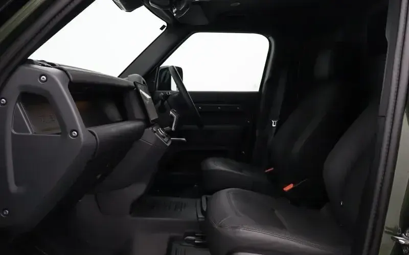 New Land Rover Defender HSE Dynamic 349 HP (256 kW) 2025 Green SUV
