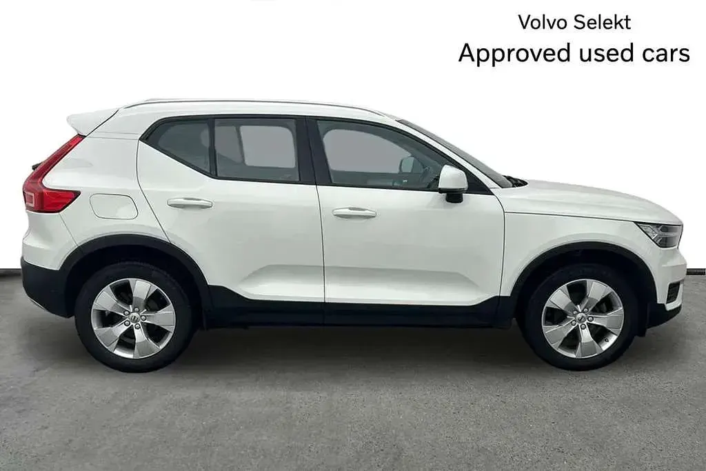 Used Volvo XC40 Momentum 150 HP (110 kW) 2020 White SUV