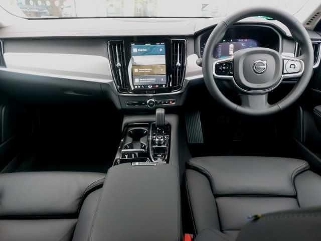 New Volvo V90 Plus 350 HP (257 kW) 2025 Metallic  platinum grey Estate