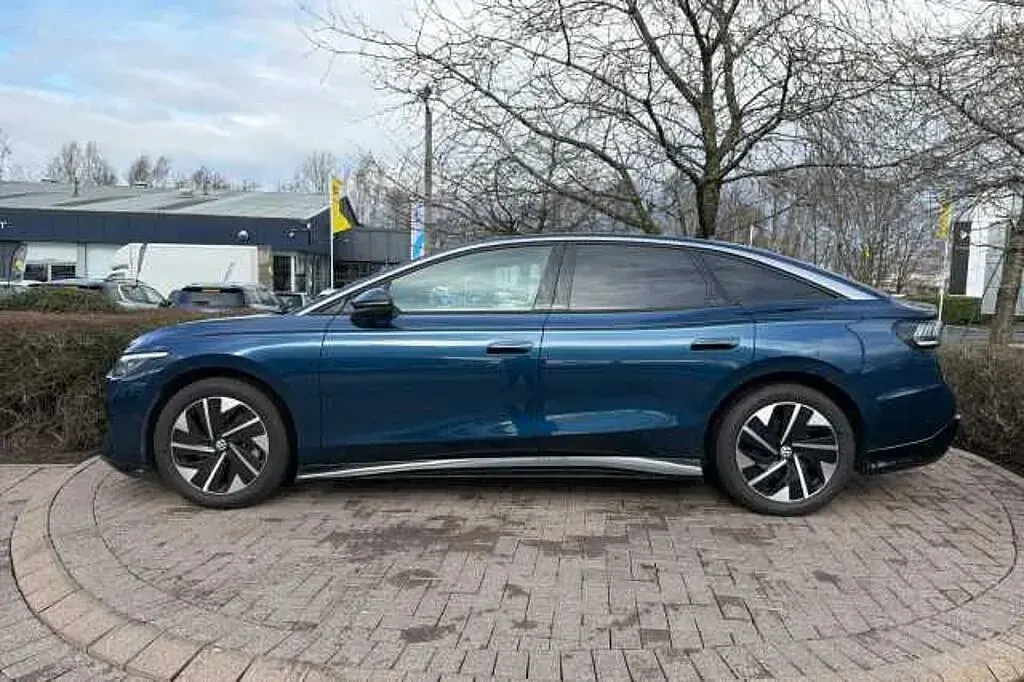 Begagnad VW ID.7 Pro 210 kW (286 HK) 2024 Blå Halvkombi
