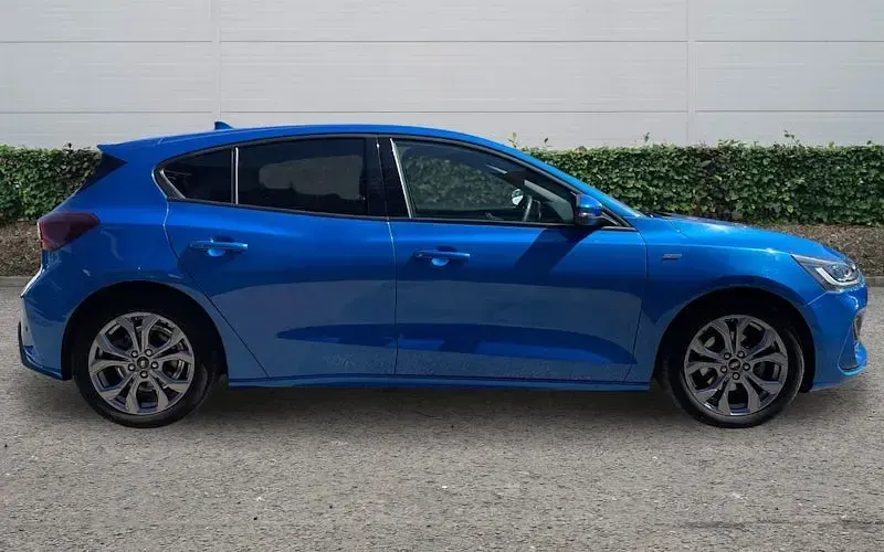 Used Ford Focus ST-Line 125 HP (91 kW) 2023 Blue Hatchback