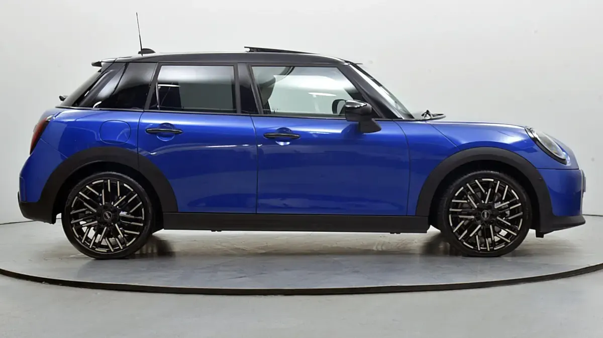 Used Mini Cooper Hatch 113 kW (154 HP) 2026 Blue Hatchback