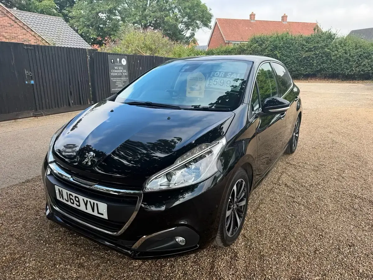 Used Peugeot 208 2019 Black Hatchback