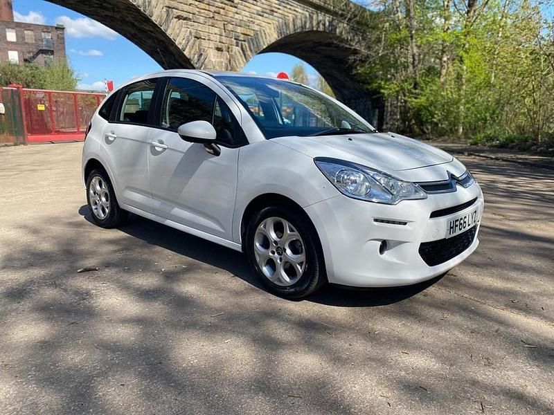 Begagnad Citroën C3 PureTech 2016 Vit Halvkombi