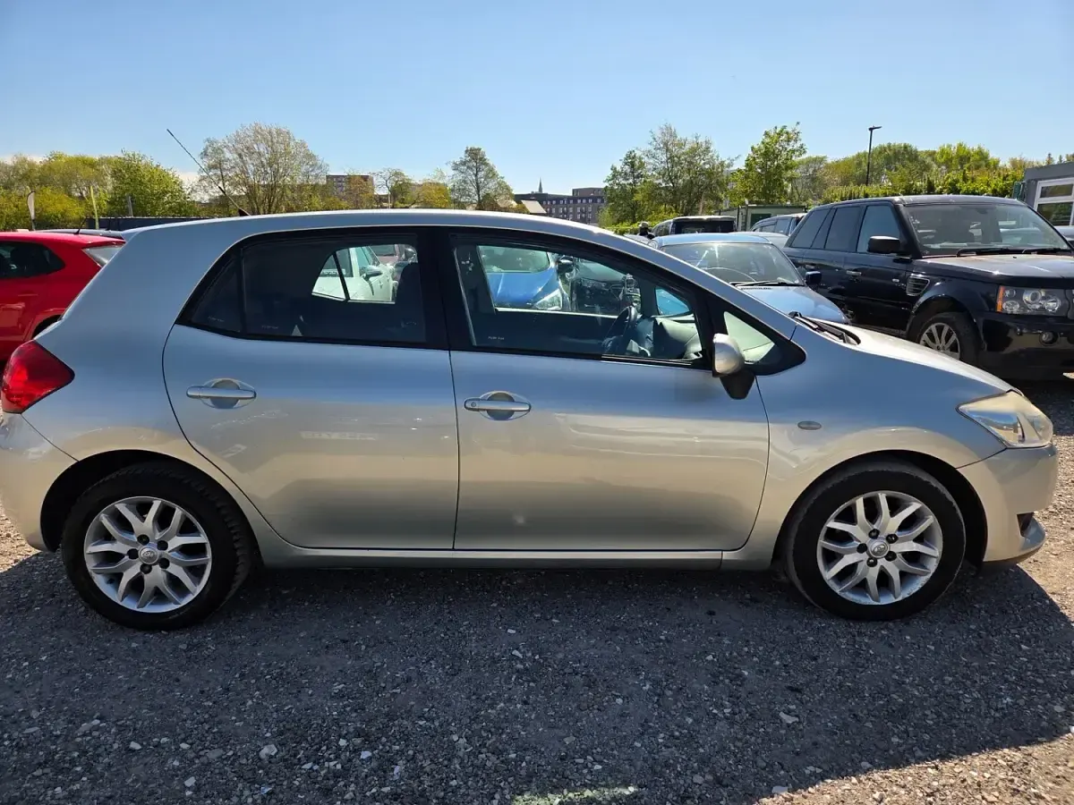 Used Toyota Auris T3 124 HP (91 kW) 2008 Silver Hatchback