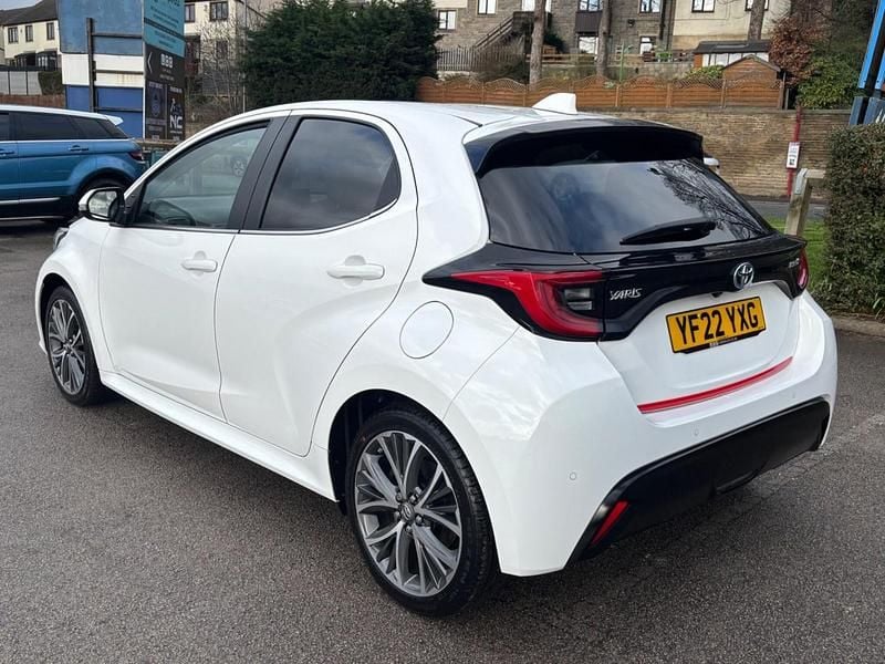 Used Toyota Yaris Hybrid 116 HP (85 kW) 2022 White Hatchback