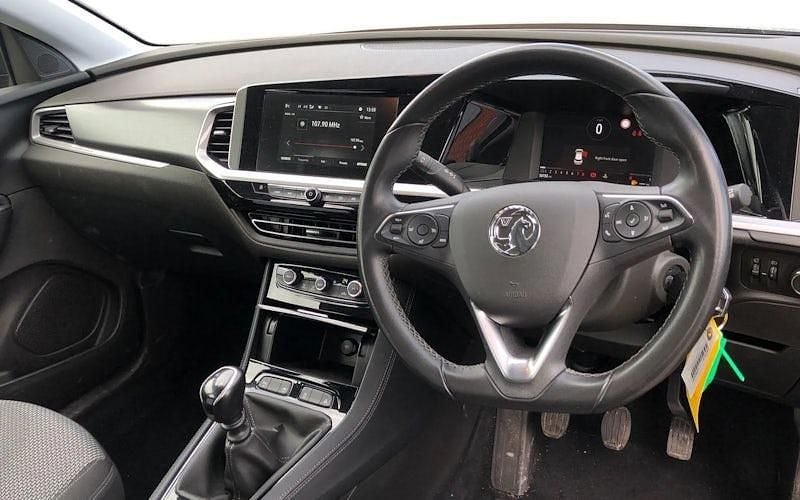 Used Vauxhall Grandland X Design Edition 131 HP (96 kW) 2024 SUV
