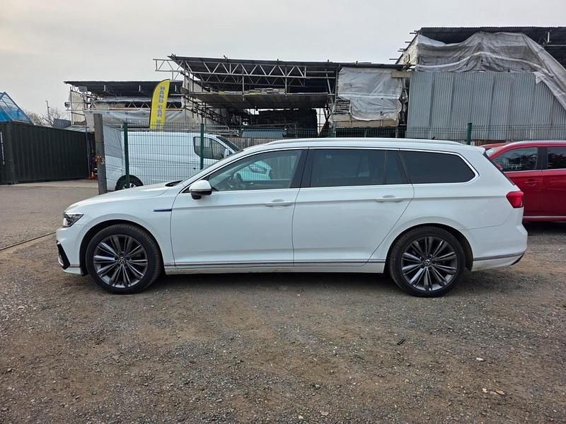 Used VW Passat Advance 218 HP (160 kW) 2021 White Estate
