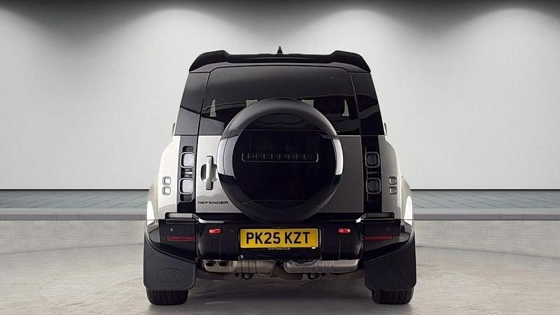 Used Land Rover Defender S 350 HP (257 kW) 2024 Gallium silver SUV