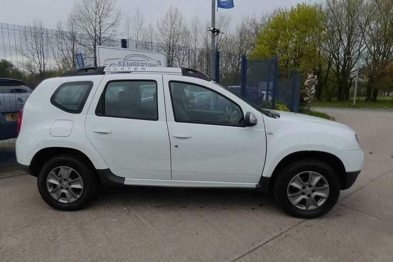 Second-hand Dacia Duster Lauréate 110 CP (80 kW) 2014 Alb SUV
